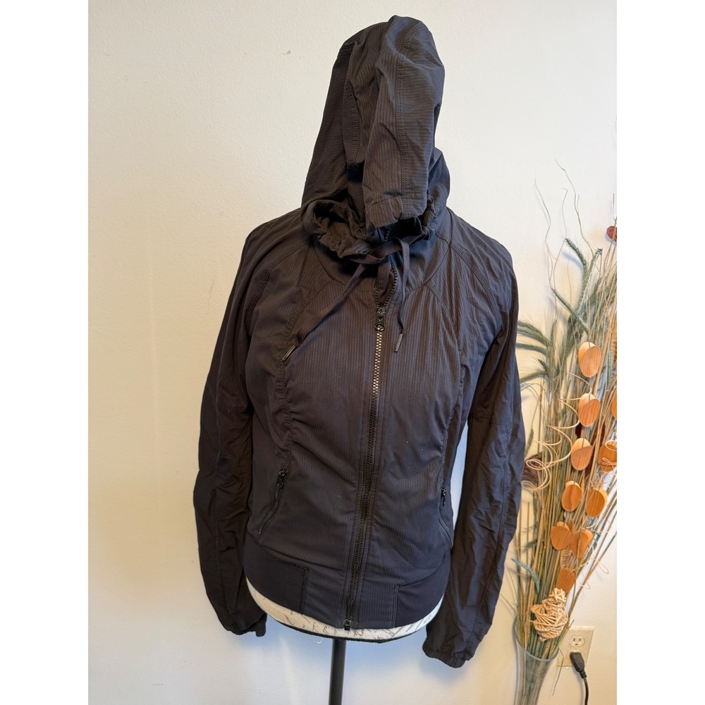 Lululemon dance studio Textured Hooded Full Zip Athletic Jacket Size 8 Logo